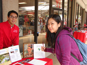 Spanish major Carolina Chen learns about the Study Abroad programs
