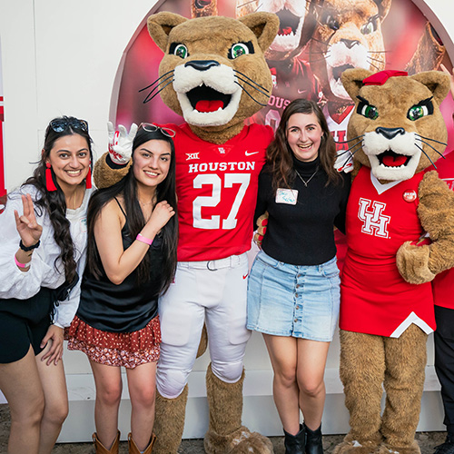 Pharmacy Students with UH Cougar Mascots