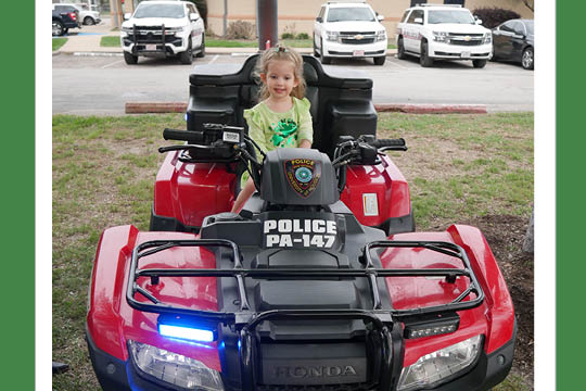 UHPD Hosts Annual Egg Hunt