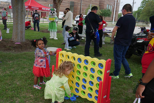 UHPD Hosts Annual Egg Hunt