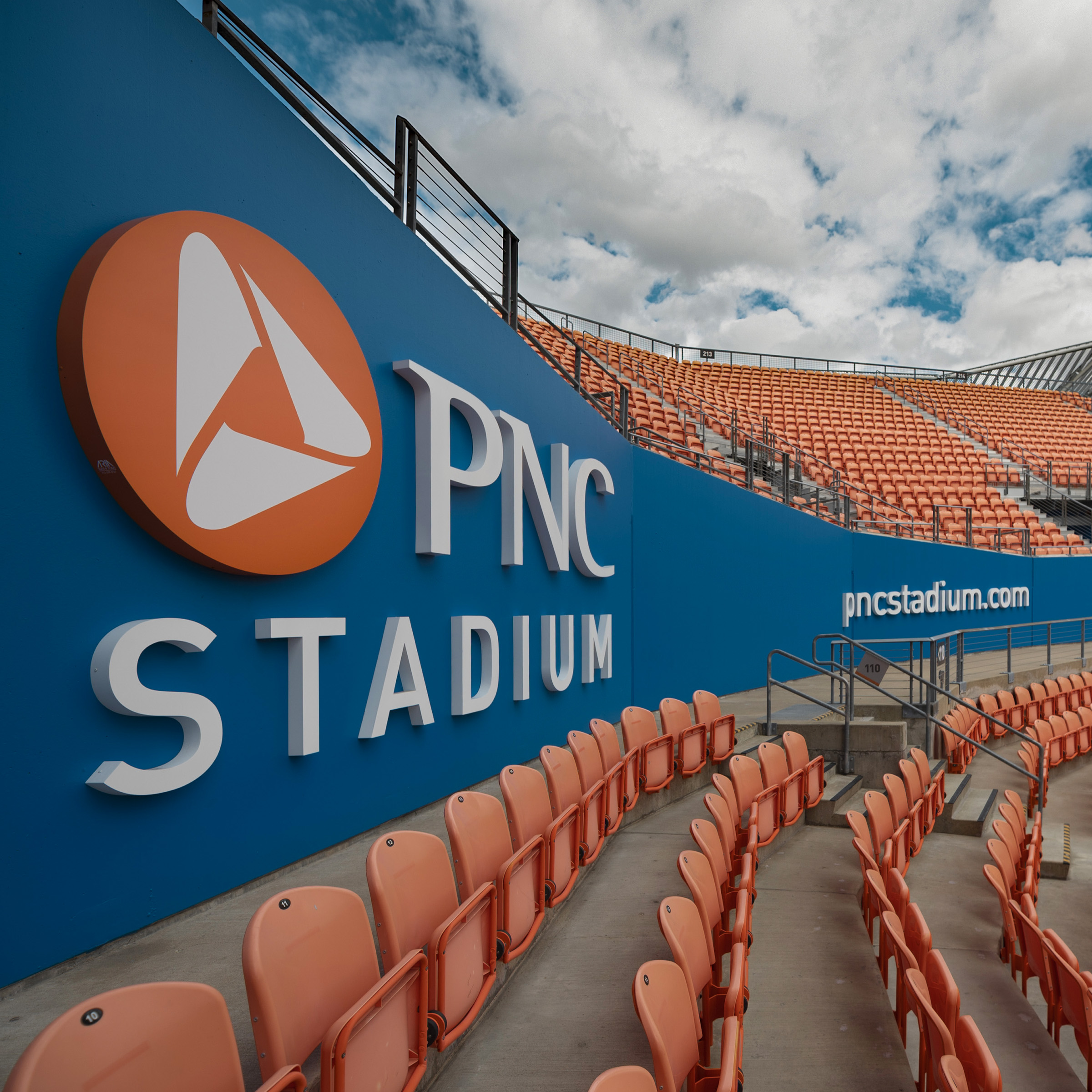 BBVA / PNC Stadium (aluminum body dimensional letters) BBVA / PNC Stadium (aluminum body dimensional letters)