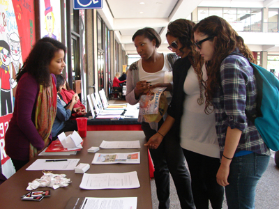  Dance minor Ashley Miles, Business major Ileana Lopez, and Psychology major Jazmin Gomez learn about the Liberal Studies program