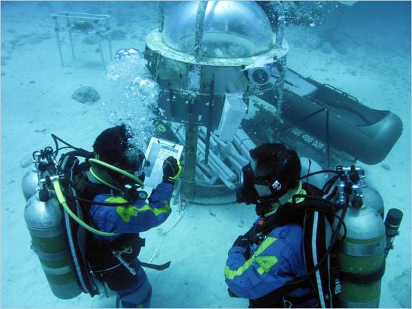 An Aquanaut conducts underwater experiments on a NEEMO Mission (Img courtesy: NYT)