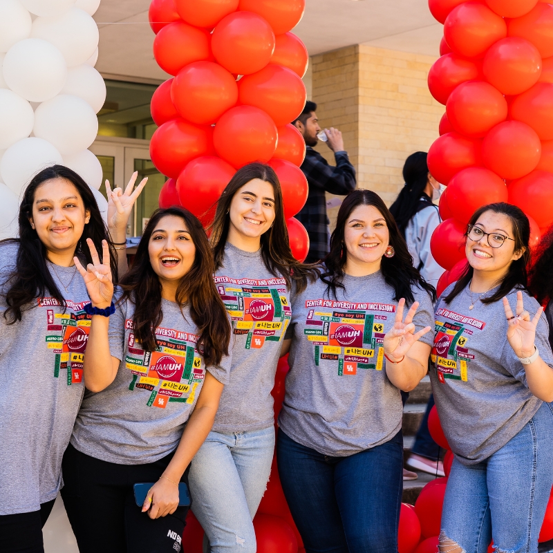Group photo with Houston handsign