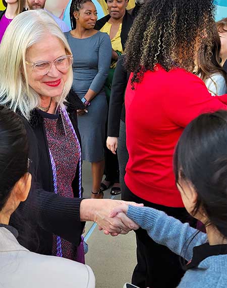 The College of Nursing Dean welcomes student at the Hands of Caring ceremony