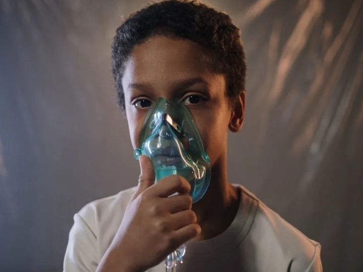 Child with oxygen Child with oxygen