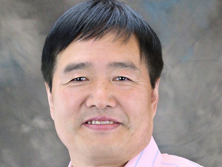 University of Houston College of Pharmacy professor Ruiwen Zhang