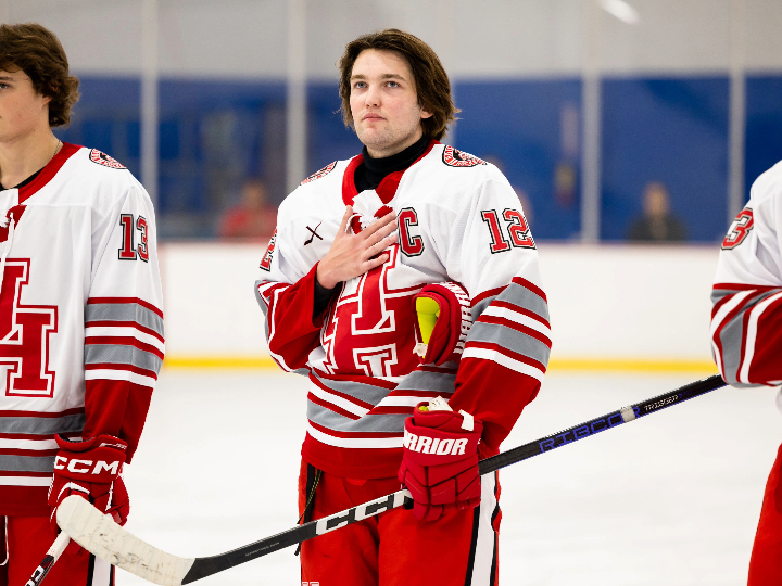 Hockey player on UH team