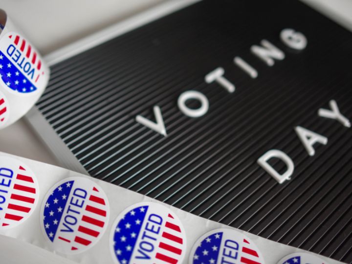 Photo of a sign’s reminder to vote Photo of a sign’s reminder to vote