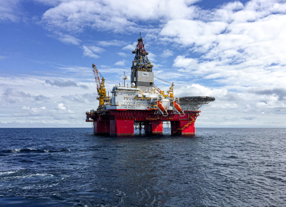Offshore oil platform rig 