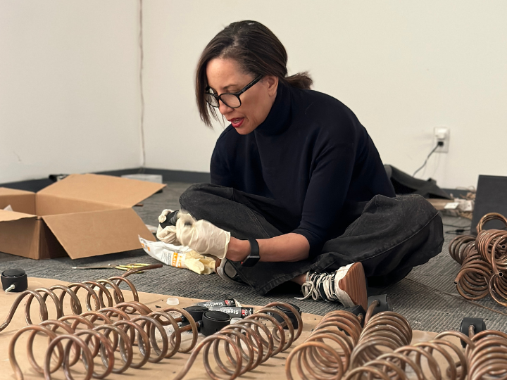 Sheryl de Vazquez builds a piece of the exhibition