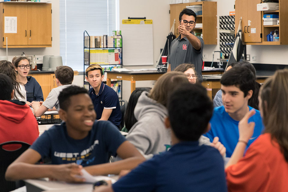 A teachHOUSTON student teaching class.