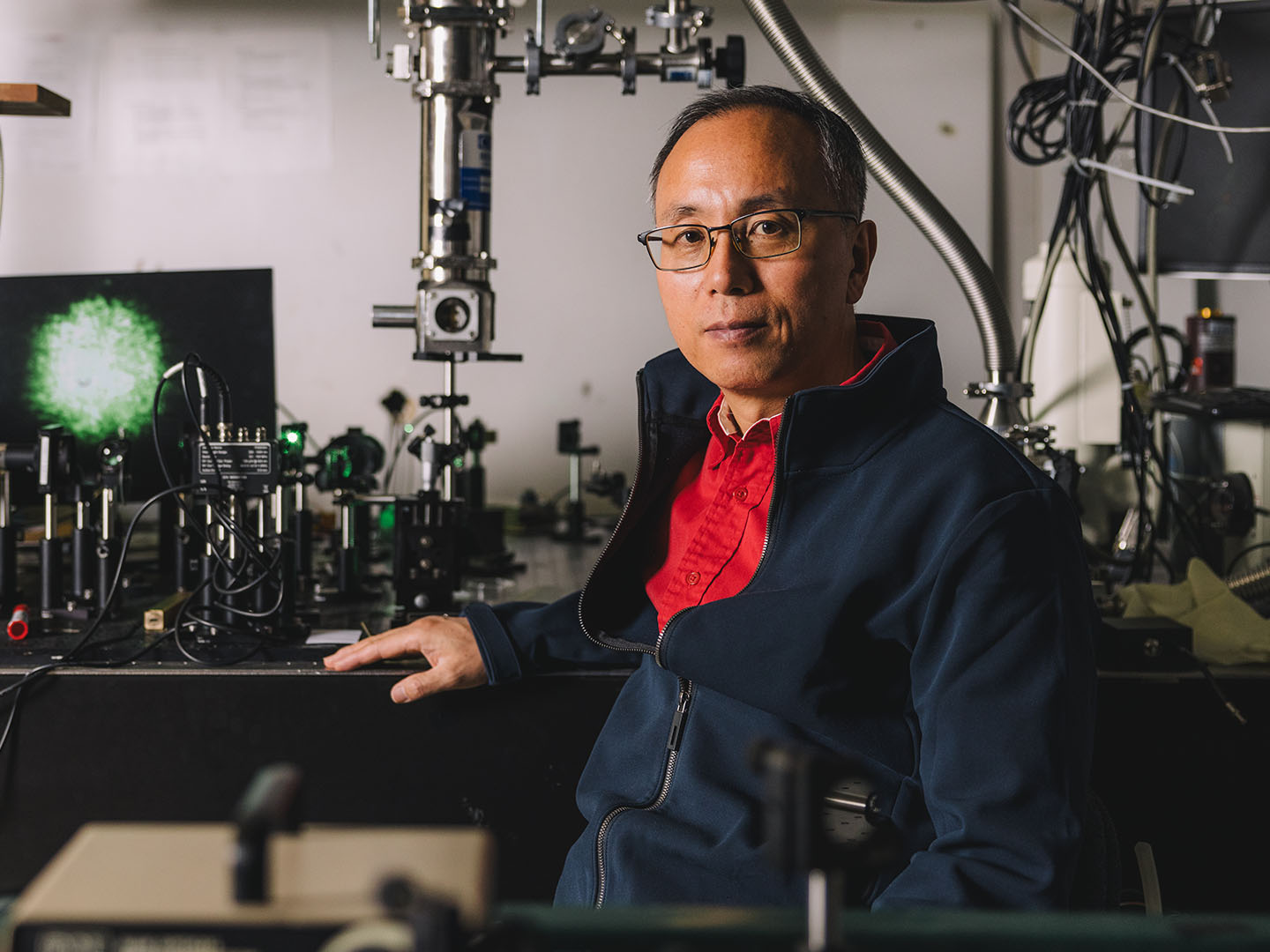 Jiming Bao in lab